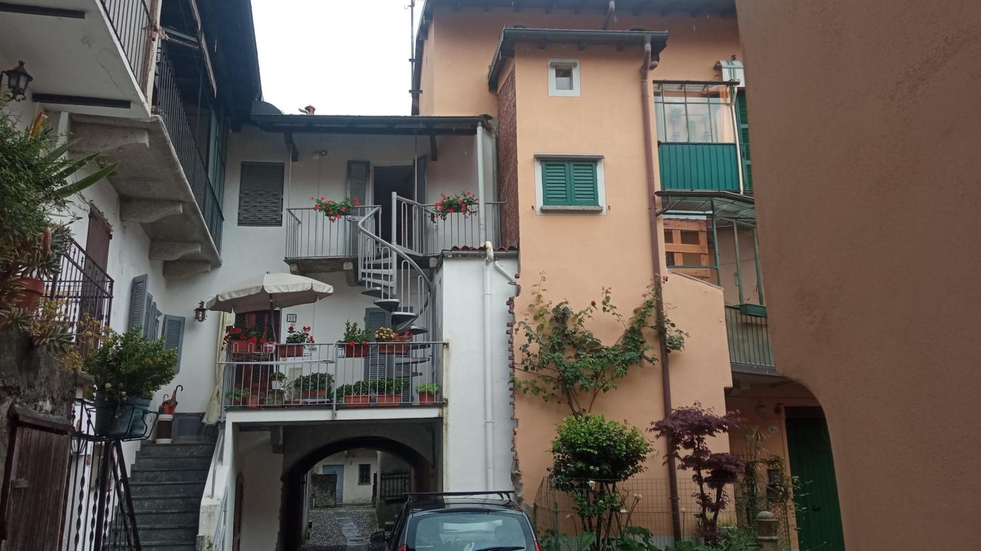 Casa Vacanze Scent Of Roses Verbania Exterior photo